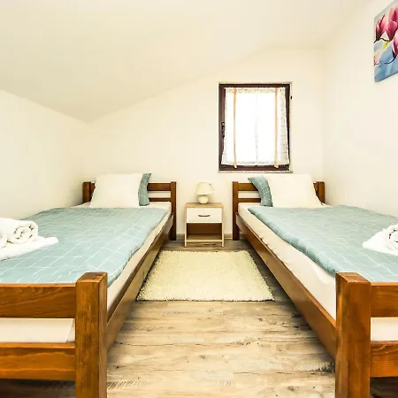 Matanovi Dvori-2 By Interhome Apartament Vir